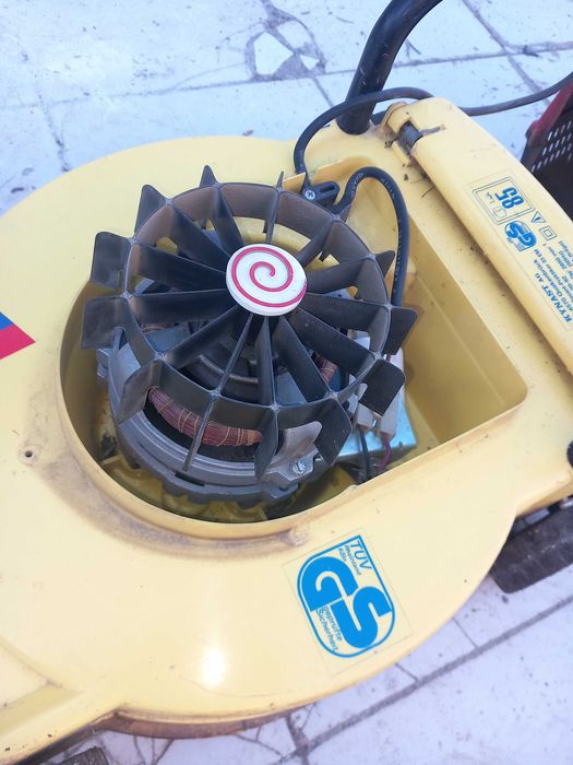 mașină tuns gazon electrică