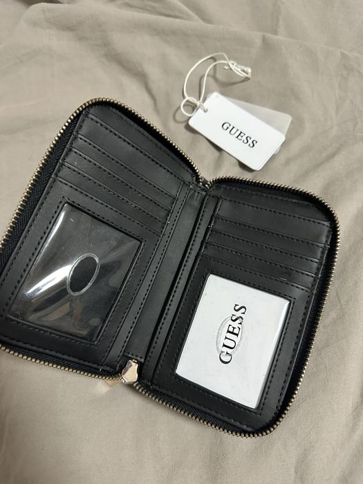 Калъф за телефон и портмоне на Guess