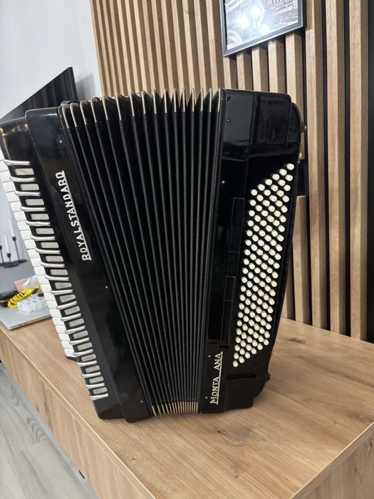 Acordeon RoyalStandard Montafana cu semicamera
