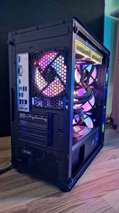Vand PC Gaming i5 12400F | RTX 3060ti 8gb | 32gb DDR5 | 1TB SSD | NOU