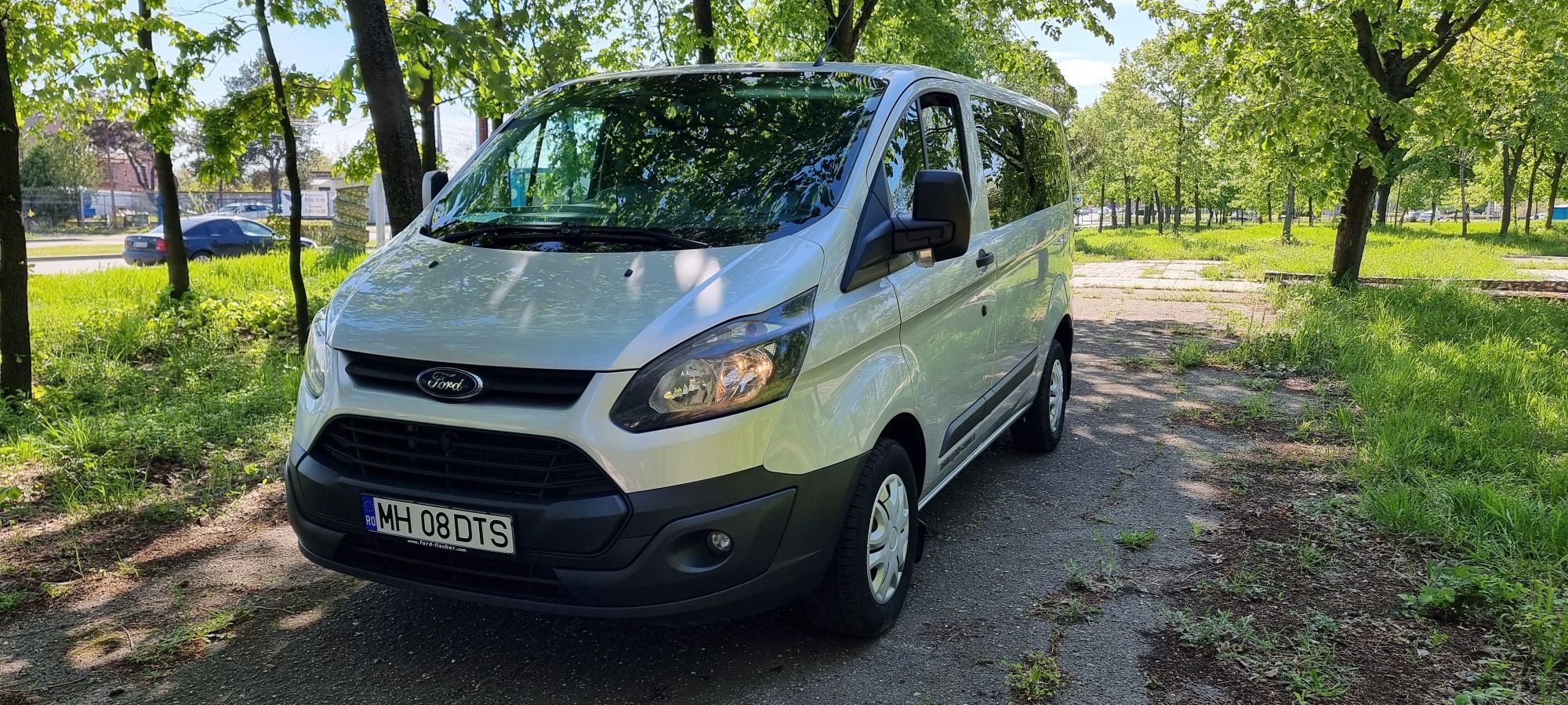 De închiriat: Autoturisme  cu 7 și 8 locuri , autorulote 4 și 5 locuri