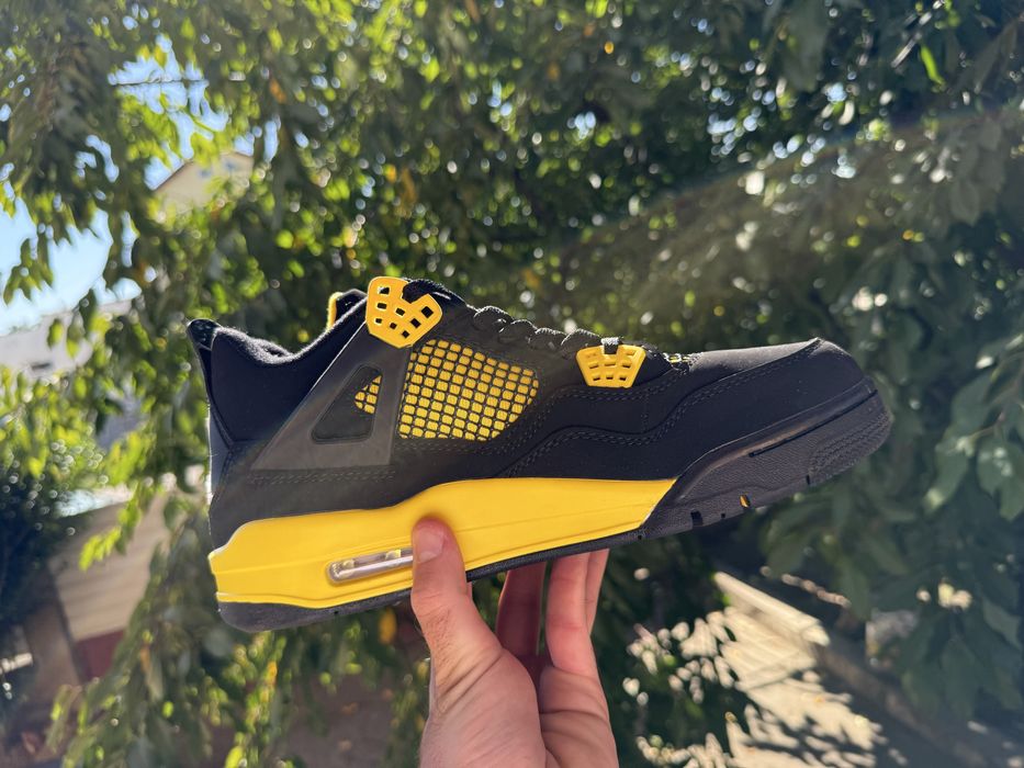 Jordan 4 Yellow Thunder marime 41, 42, citeste descrierea
