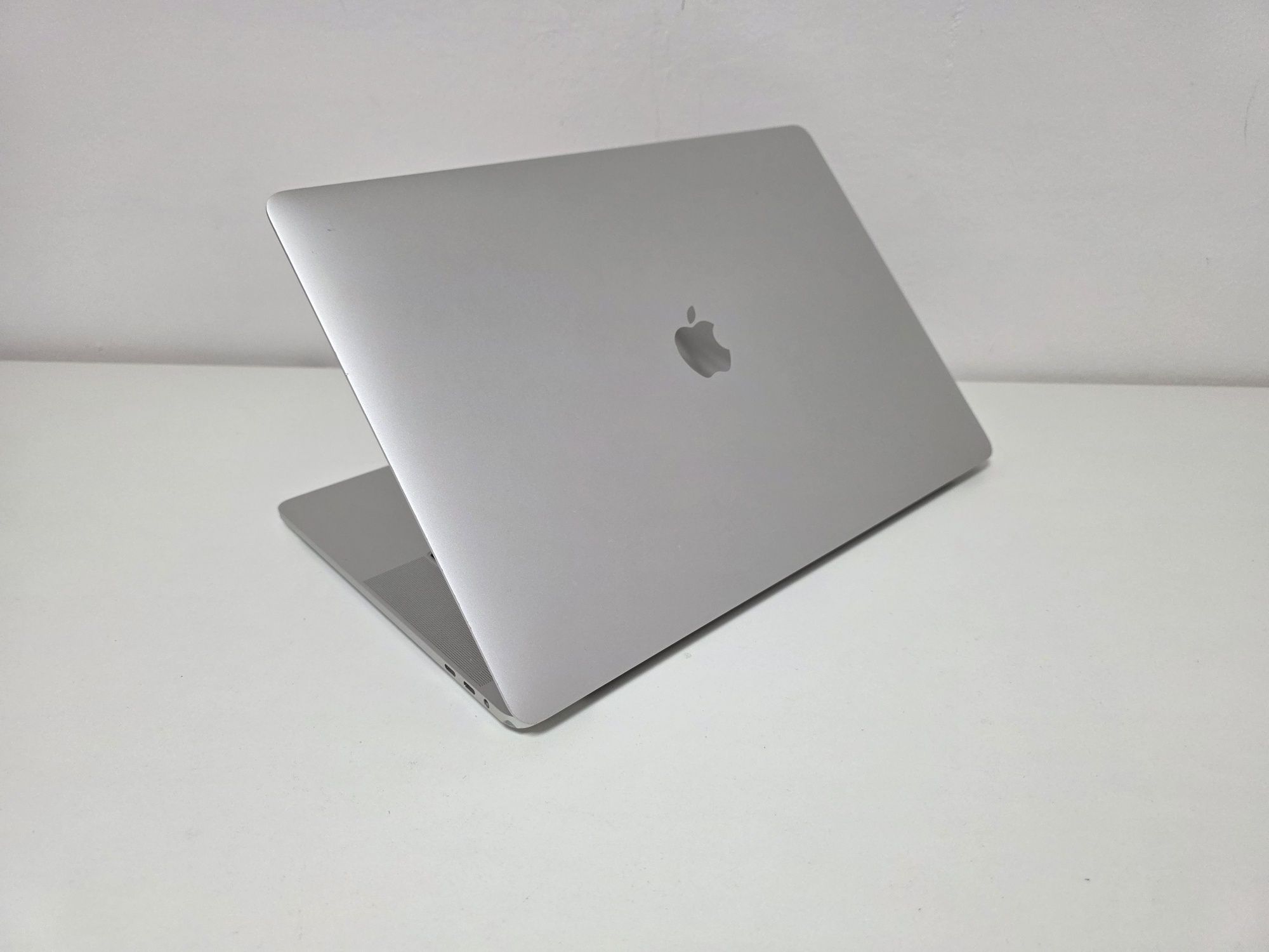 Laptop MacBook PRO 15 Retina i9 video DEDICAT TOUCHBAR  GARANTIE 1 an