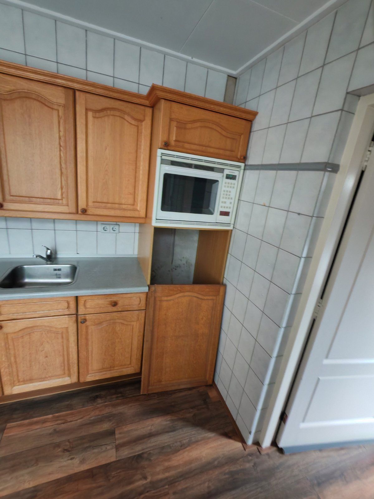 Дъбова кухня с уреди