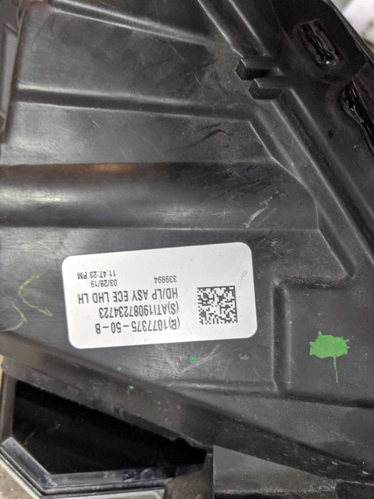 Ляв фар за TESLA 3