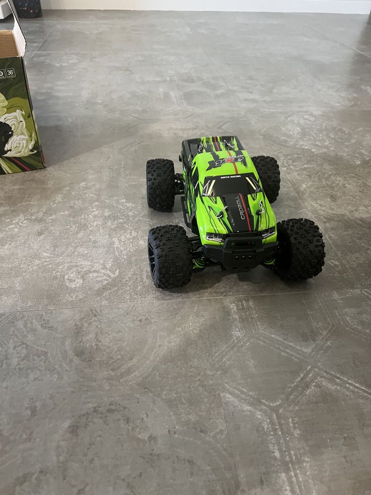 RC Monster Truck / 2 batteries