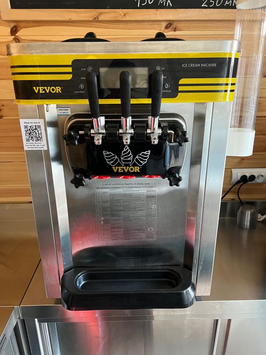 Машина за мек сладолед VEVOR 2350 W