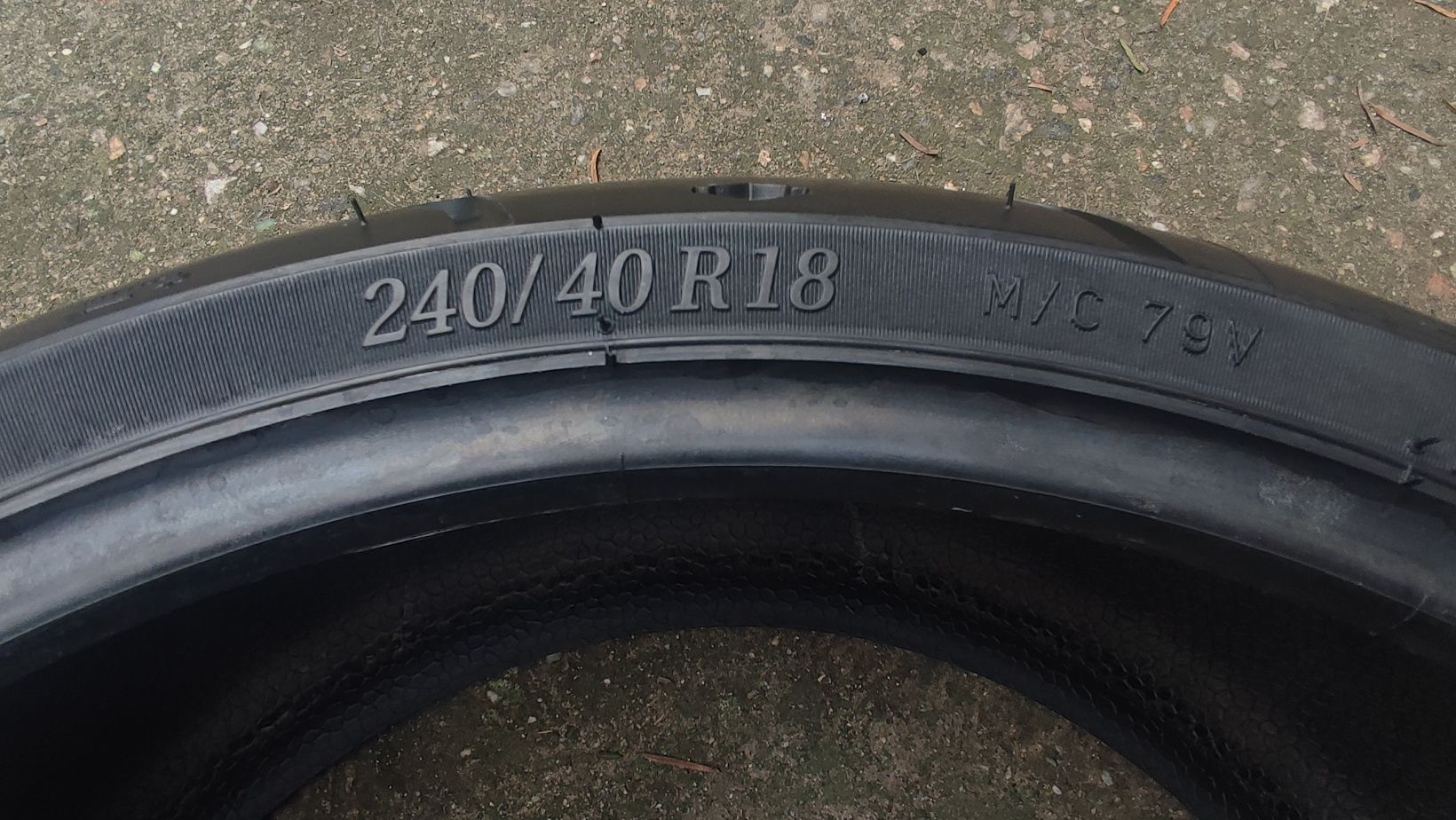 НОВА мото гума Michelin scorcher 11  240/40R18 DOT 3222