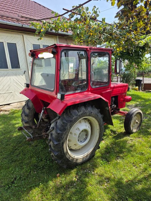Vând tractor U445