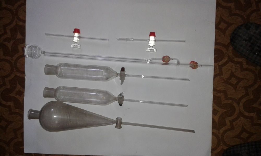 Лабораторна стъклария различна.