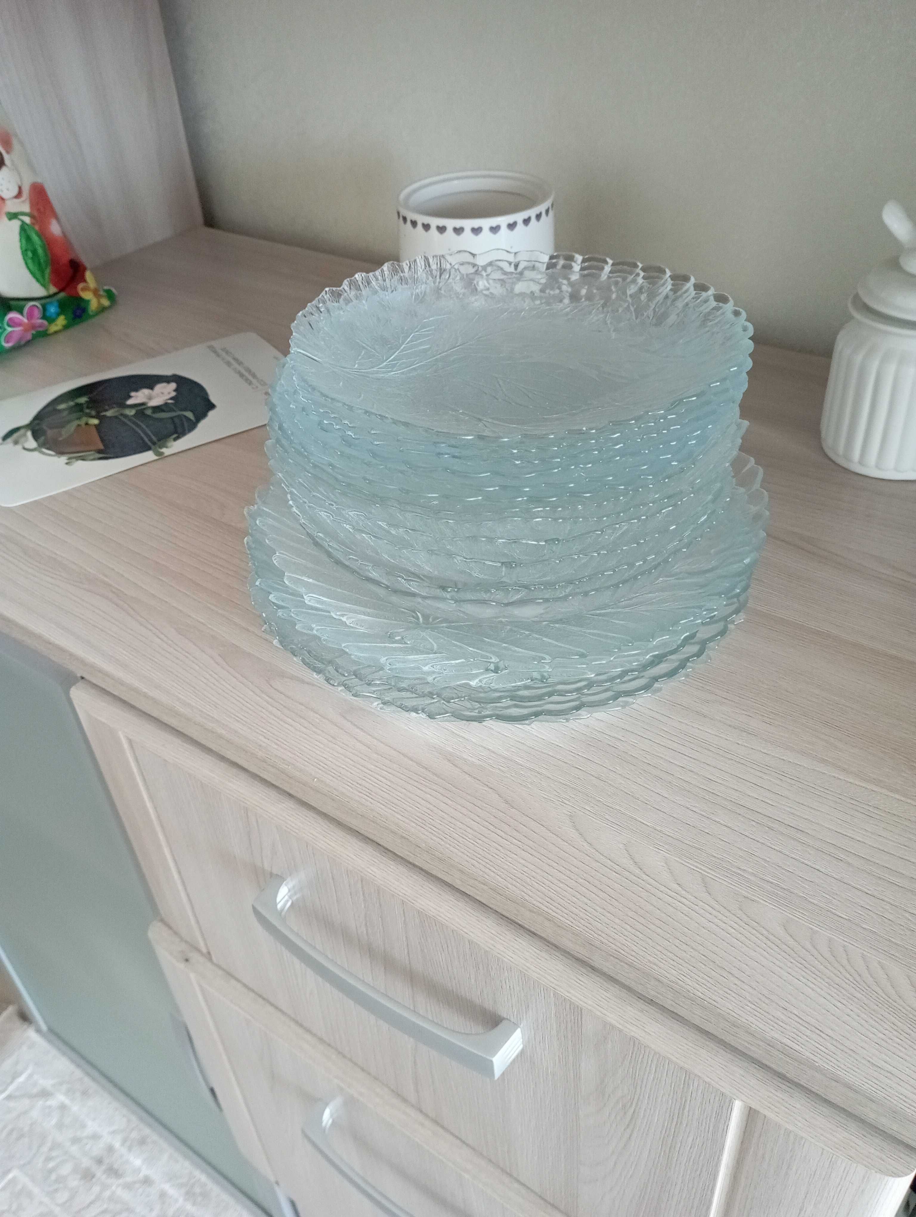 Набор стеклянной посуды - 18 тарелок