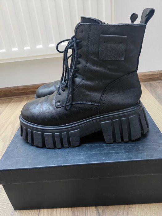 Ghete piele fete negre