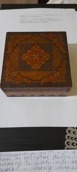 Старинна дървена кутия