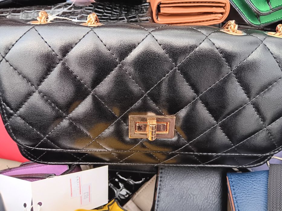 Затворен Магазин Чанти 5-10лв.на едро