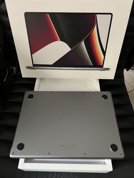  MacBook Pro 16**M1 MAX**64 GB**1 TB SSD**