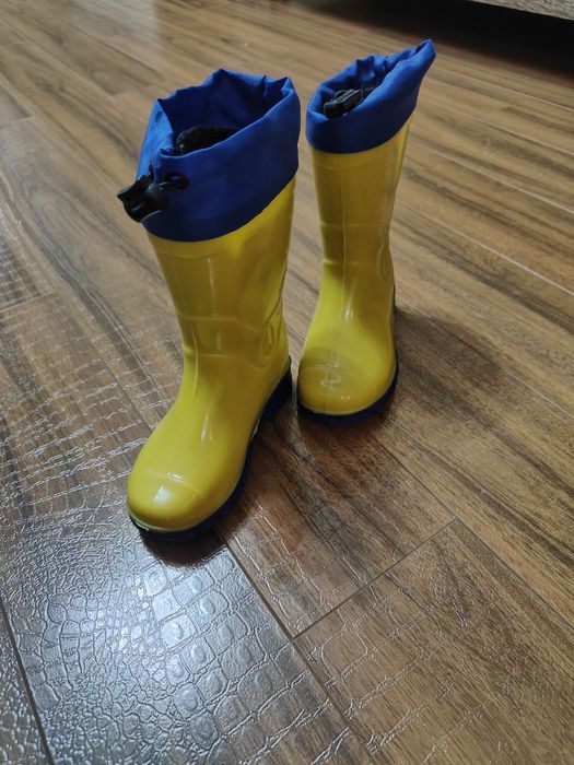 Продам детские резиновые сапожки