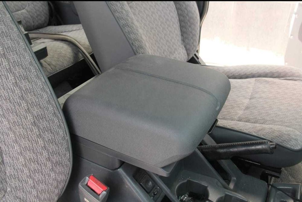 Подлокотник сдвигающийся Nissan Patrol Y60\Y61