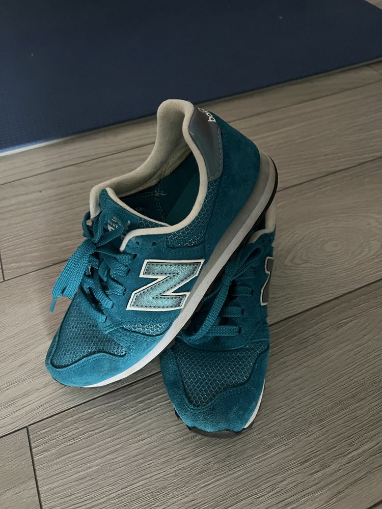 New balance 373