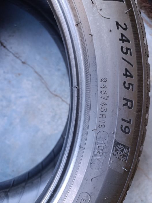 Anvelope de iarnă 245 45 19 Michelin dot 2023