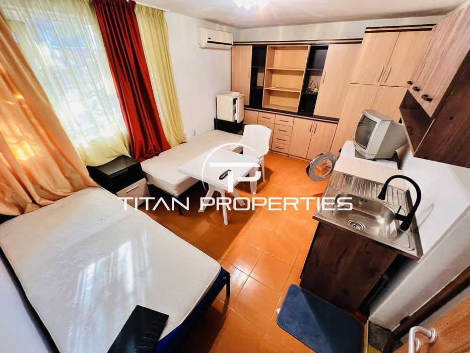 Дава се под наем Едностаен апартамент в Бургас, Център - 20 кв.м за 255 € - Снимка #1