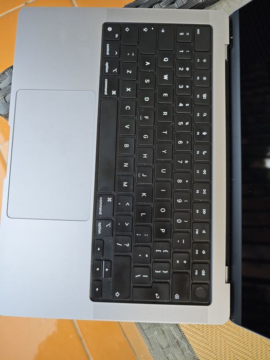 Vând MacBook Pro 14 inch, 2021 impecabil