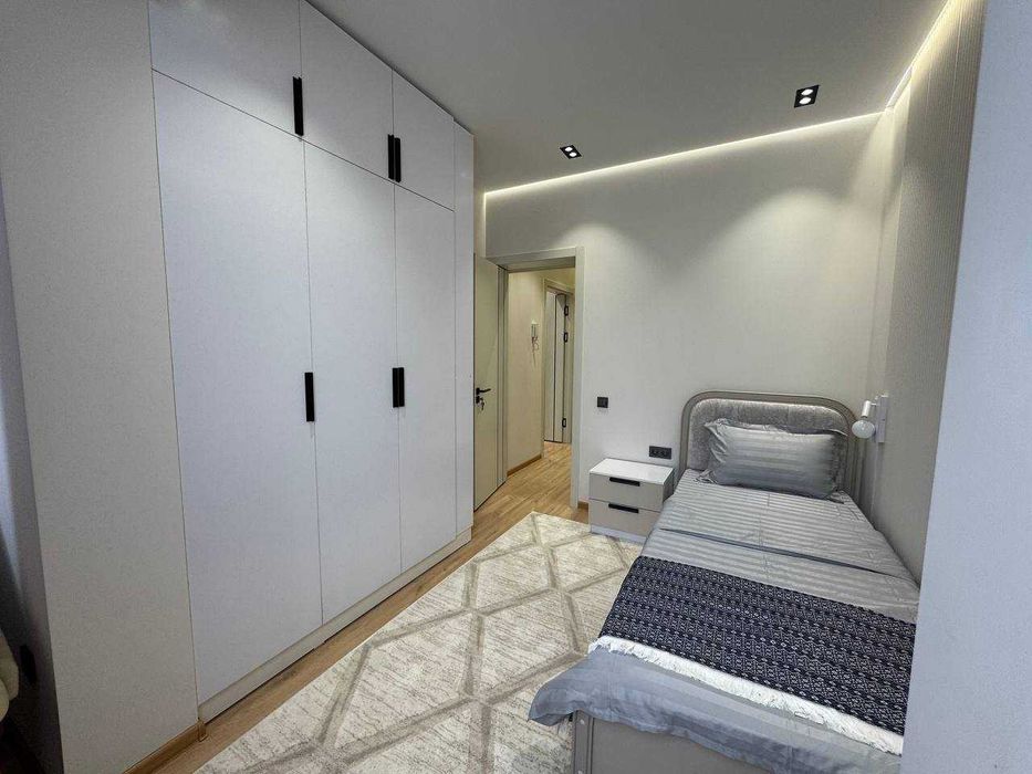 Срочно сдам 3- комнаты  Алмазарский  ЖК Сагбон Баурм  838*