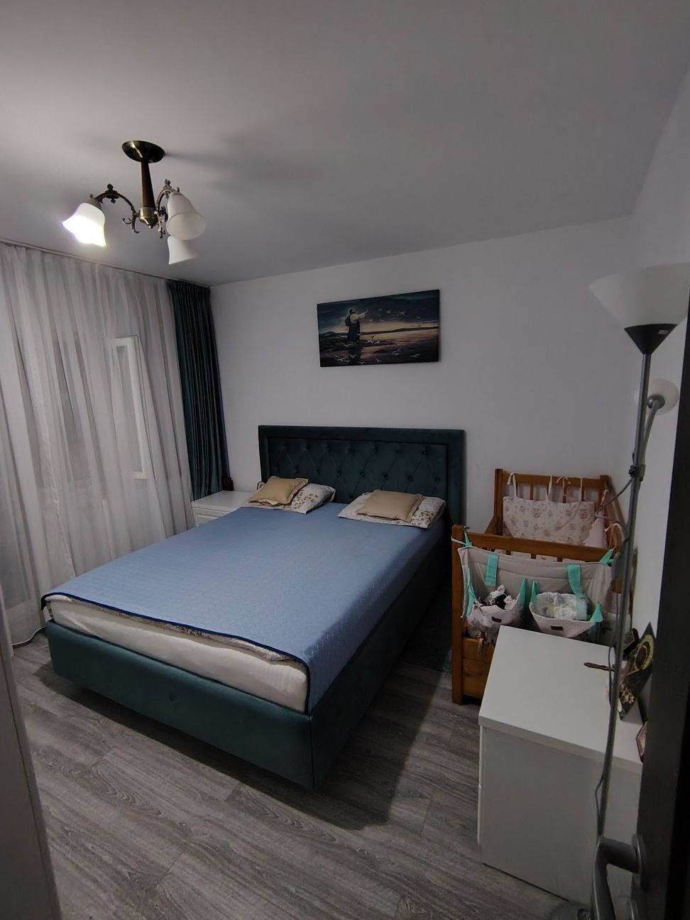 Apartament PB mare cu 2 camere decomandate , 2 balcoane , baie