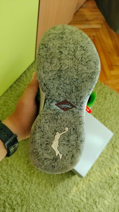 Vand adidasi Lebron XX verzi nepurtati Marimea 38.5