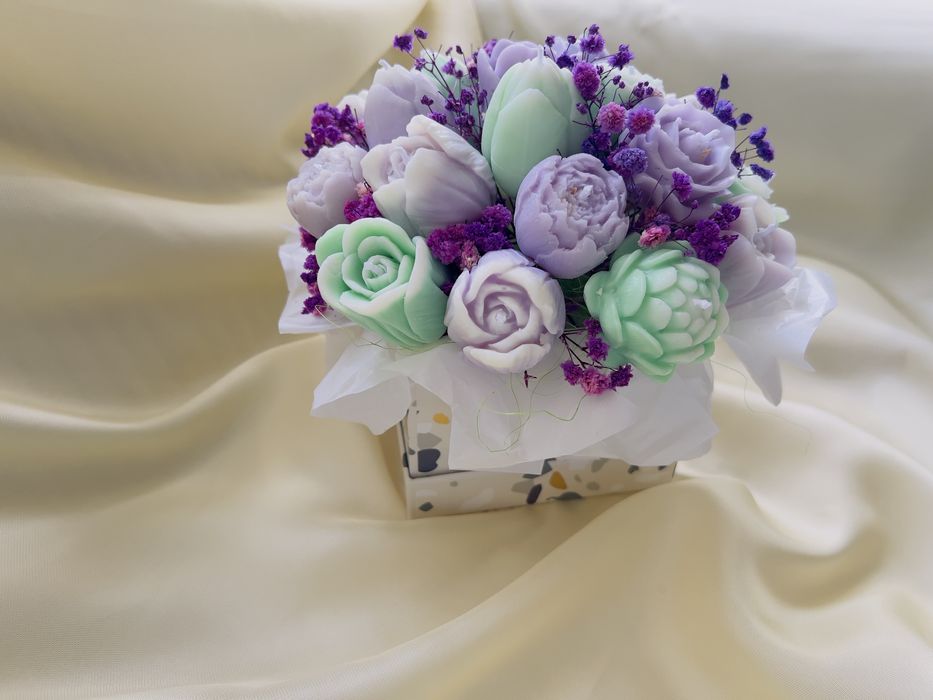 Подарък Соева свещ/ букет