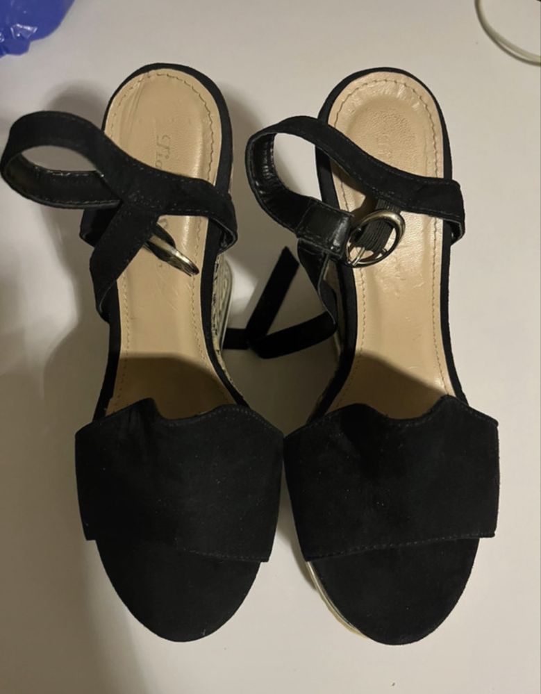 Sandale cu platforma, marime 36.