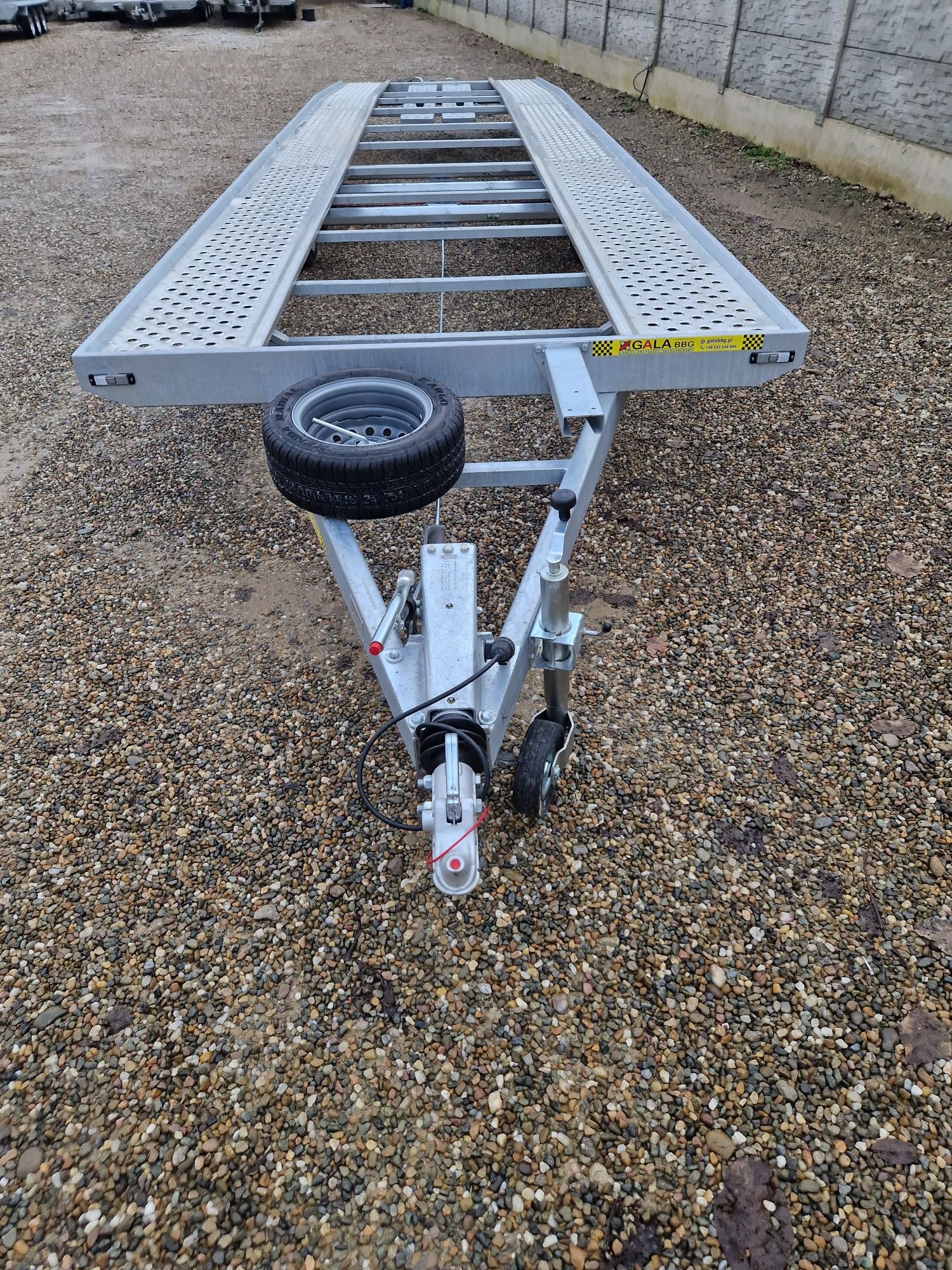 Trailer, platforma 8,5 metri gala syriusz  pe 3 axe 3500 kg