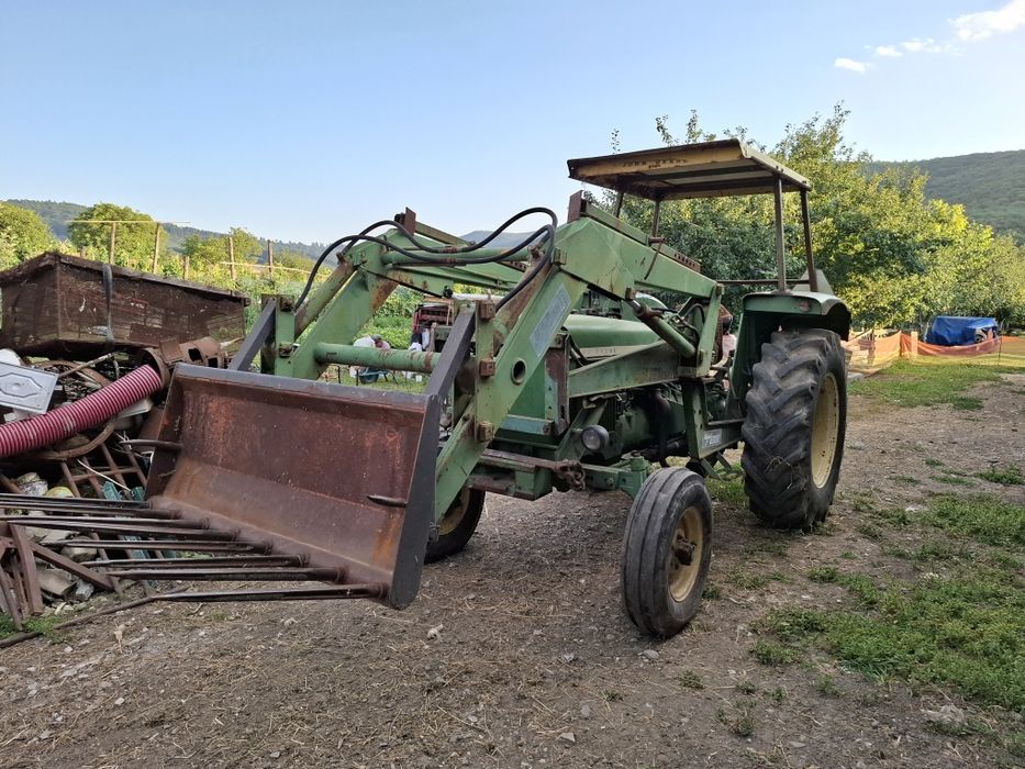 Tractor John deere cu încărcător frontal