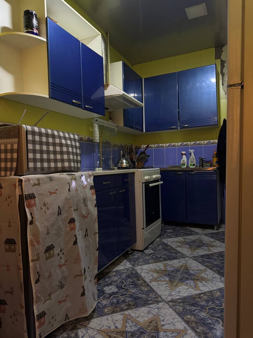 Продаётся 3х- комн квартира. Сергели 2. 3/1/5 балкон 2*6.