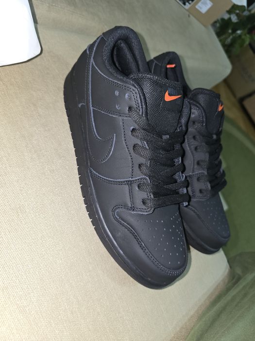 Nike Dunk Low PRO ISO banii in mâna 
Triple Black