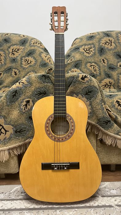 Продается классический гитара