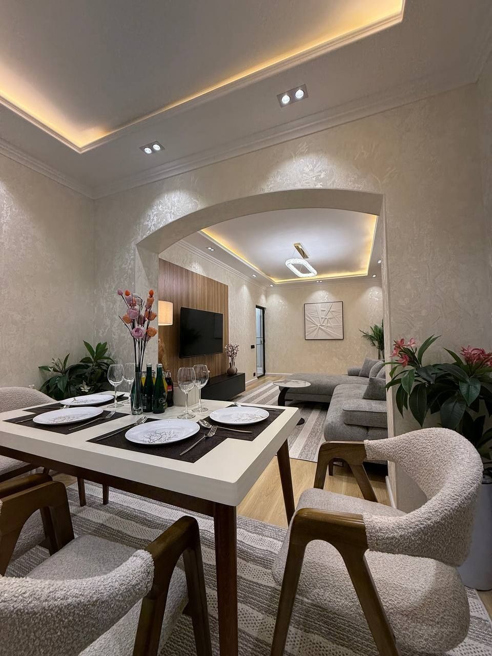 Продается 3х ком квартира на ул. Нукусской, ор-р: м. Ойбек, 88 м²