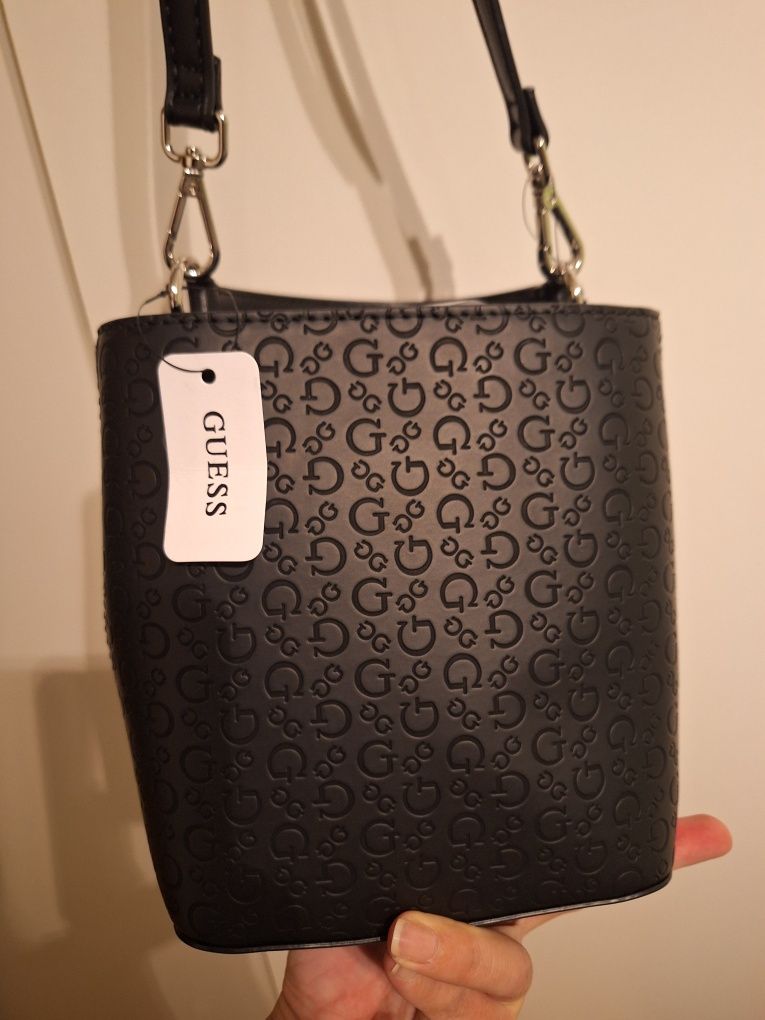 GUESS оригинална чанта