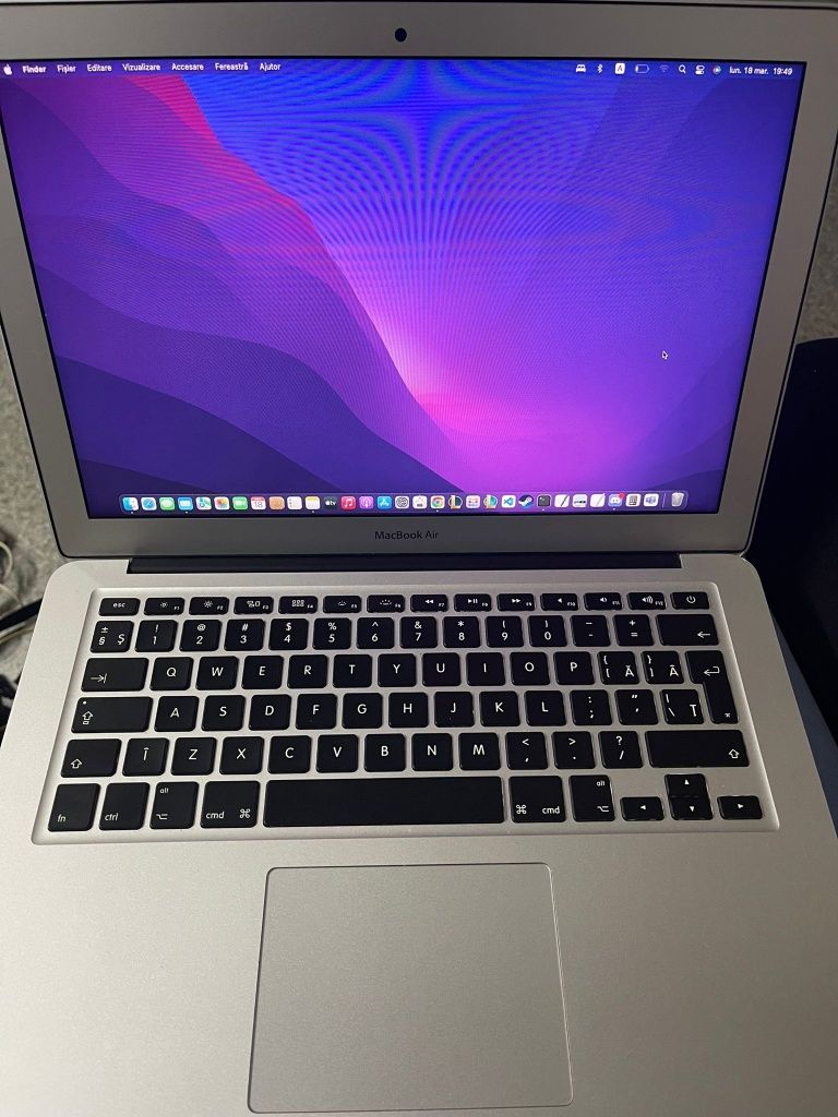 Macbook Air 2017, 13 inch, Intel Core i5 1.8ghz, 8gb DDR3, 128GB