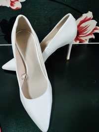 Pantofi albi Stiletto