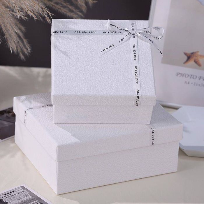 Подарочная коробка