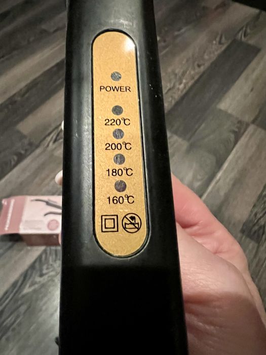 Преса за коса с овлажняващ ефект