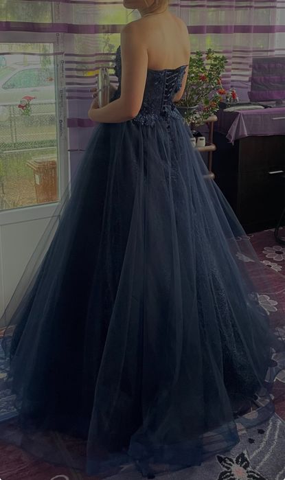 Тъмно синя бална рокля