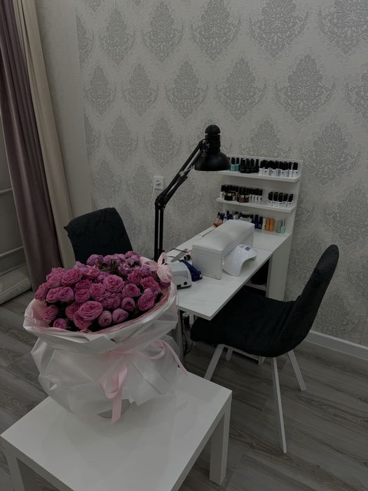 Маникюрный стол продам