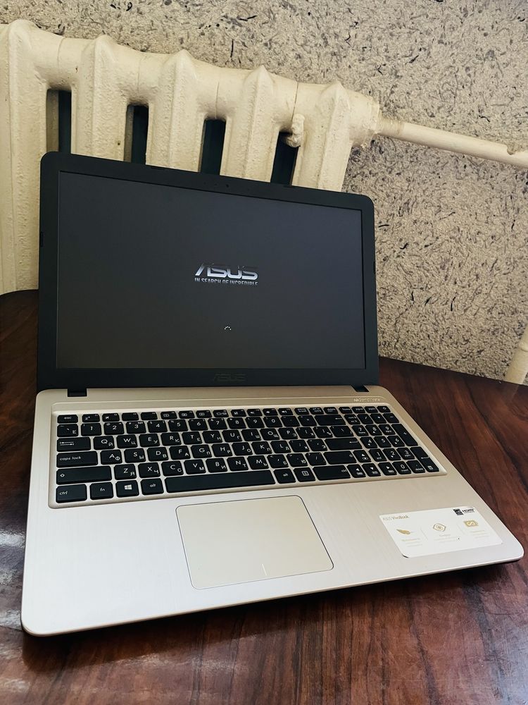 Asus noutbuk holati ideal turibdi nrax arzon