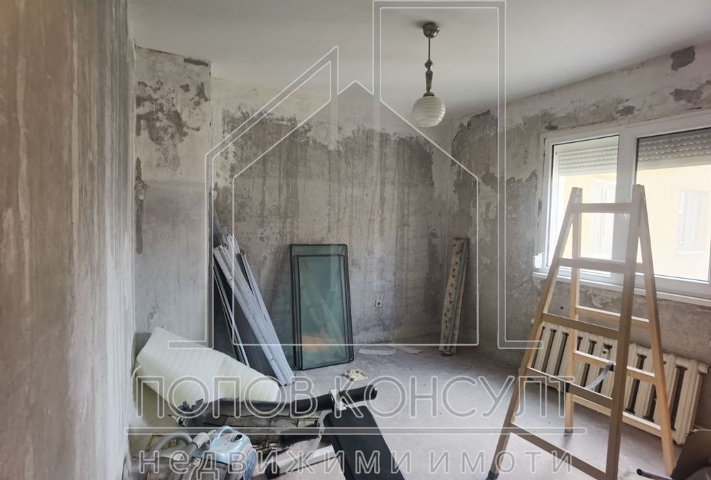 Продава се Четиристаен апартамент в Пловдив, Гагарин - 100 кв.м за 1390 €/кв.м - Снимка #2