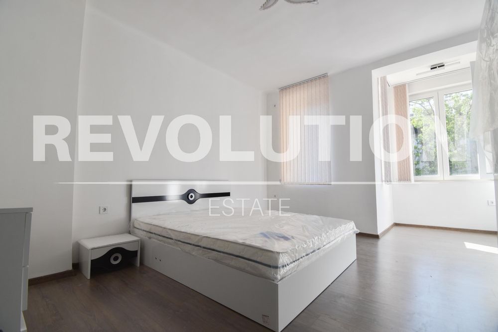 Дава се под наем Четиристаен апартамент в София, Зона Б-5 - 100 кв.м за 1000 € - Снимка #3