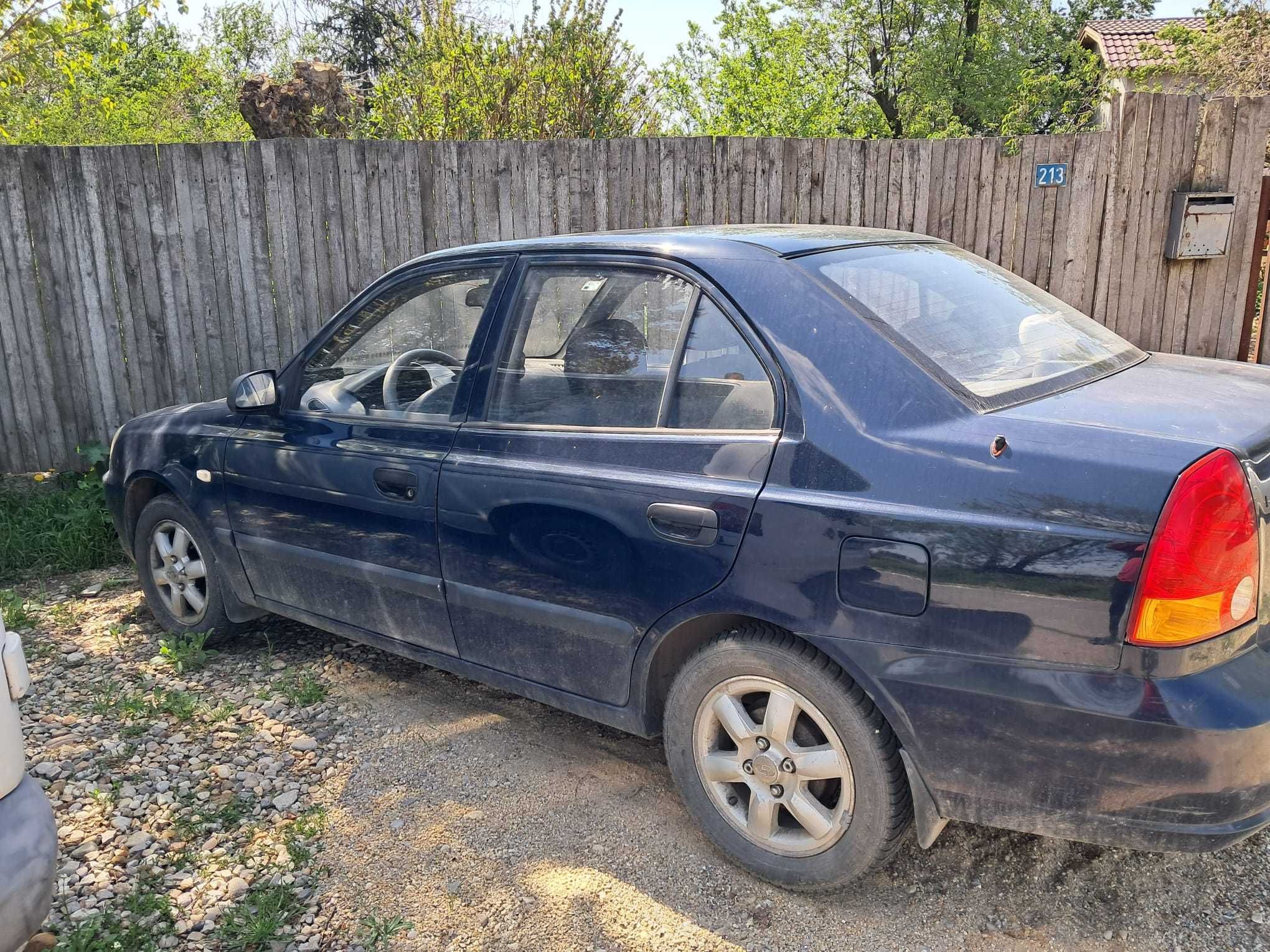 Hyundai Accent 1,5 CRDI 2005 plus una pentru piese sau reparat
