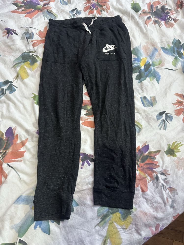 Анцунг на  Nike н.М черен