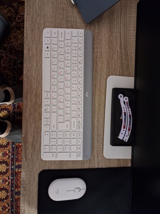 Logitech Клавиатура и мишка - Безжични