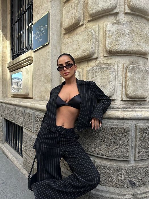 Сет подходящ за офис стил наличен в размер М